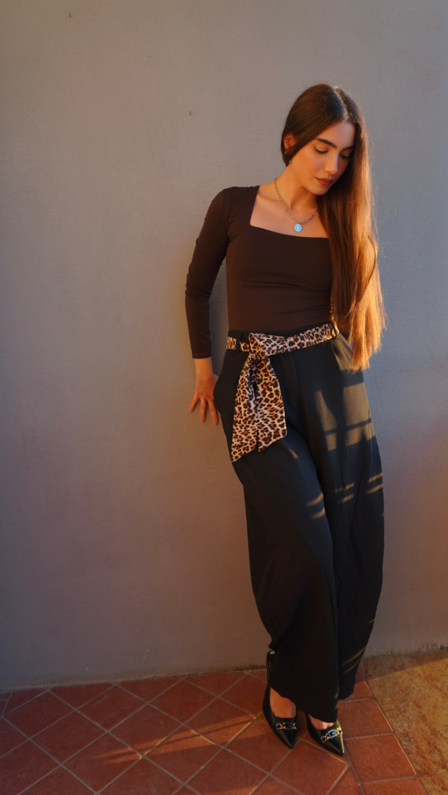 Pantalone ballon con foulard leopardato