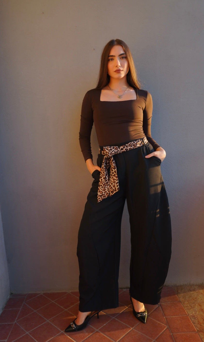 Pantalone ballon con foulard leopardato